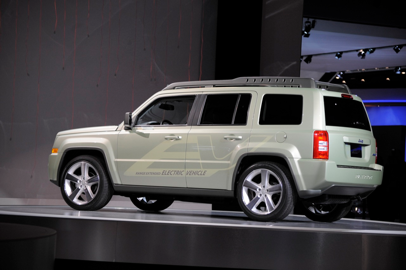 Illustration for article titled Jeep Patriot EV Shoots Off In Detroit
